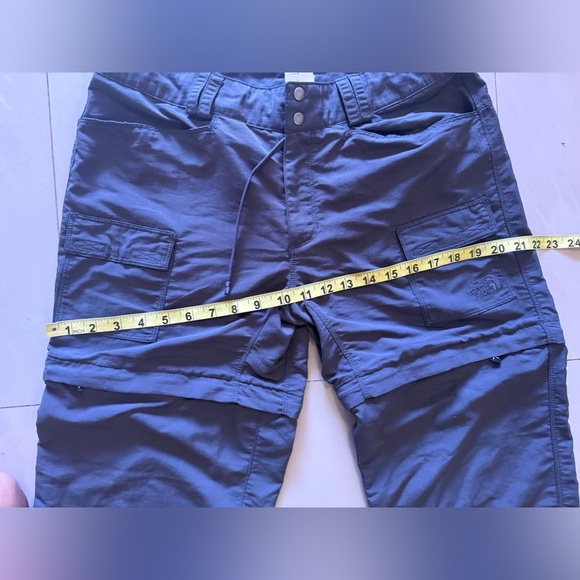 The North Face Women Cargo Buckle Pant Short Court zipper Pockets  Gray size 8 - Picture 6 of 16
